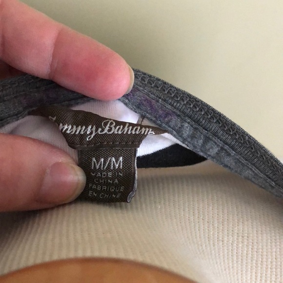 Tommy Bahama top , Size M . - Picture 3 of 4